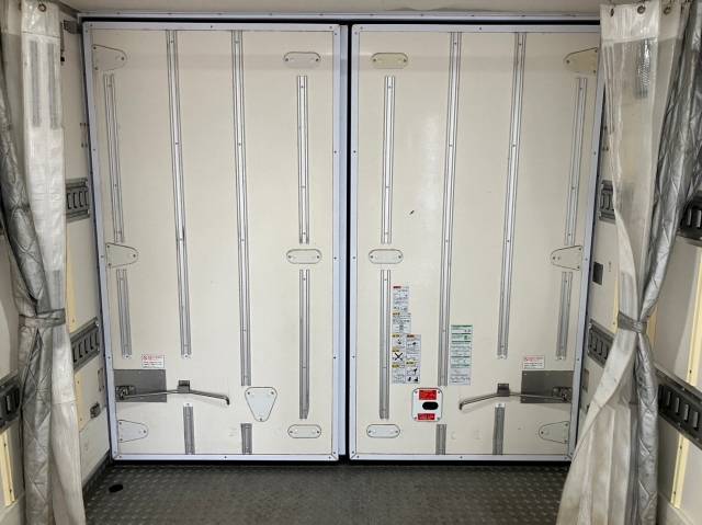 いすゞフォワード冷凍車（冷蔵車）中型（4t）[写真12]