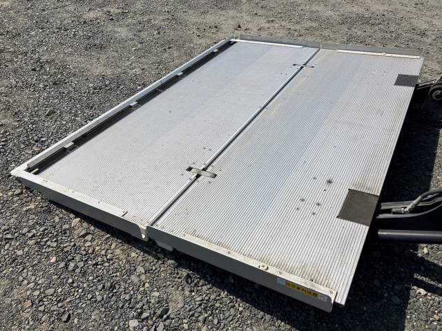 いすゞフォワード冷凍車（冷蔵車）中型（4t）[写真14]