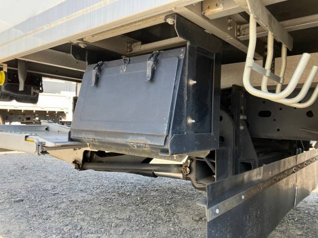 いすゞフォワード冷凍車（冷蔵車）中型（4t）[写真18]