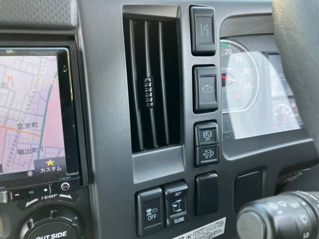 いすゞフォワード冷凍車（冷蔵車）中型（4t）[写真35]