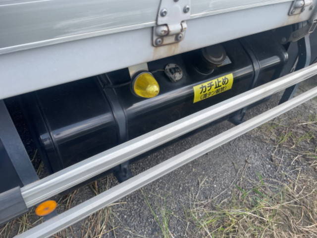 いすゞギガアルミウイング大型（10t）[写真10]