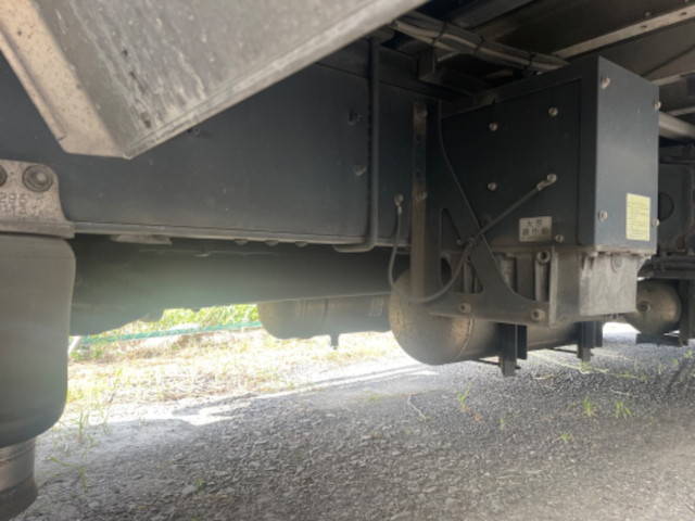 いすゞギガアルミウイング大型（10t）[写真15]