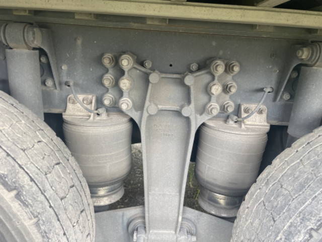 いすゞギガアルミウイング大型（10t）[写真18]