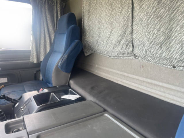 いすゞギガアルミウイング大型（10t）[写真25]