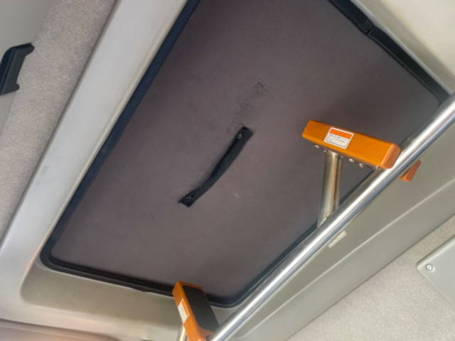 いすゞギガアルミウイング大型（10t）[写真30]