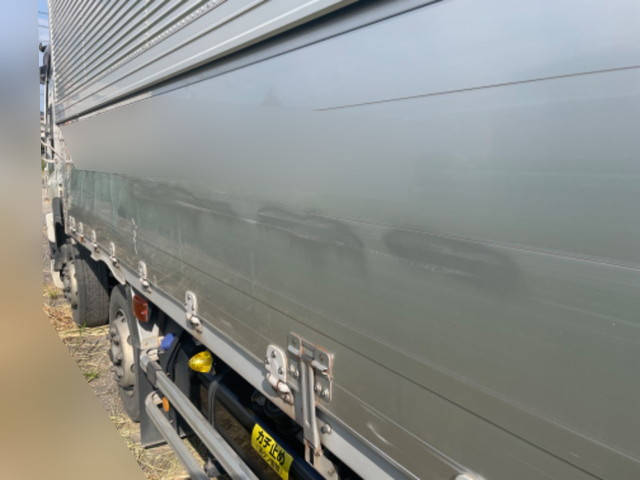 いすゞギガアルミウイング大型（10t）[写真04]