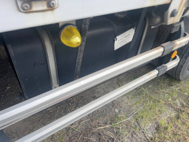 いすゞギガアルミウイング大型（10t）[写真09]