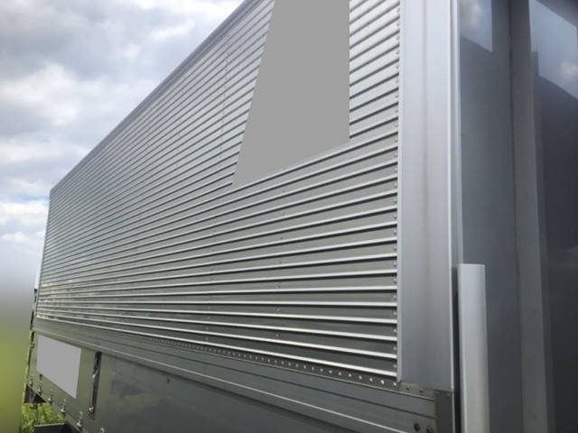 三菱ふそうキャンターアルミウイング小型（2t・3t）[写真04]