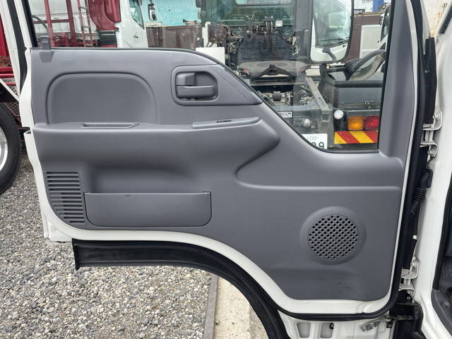 いすゞエルフ冷凍車（冷蔵車）小型（2t・3t）[写真26]