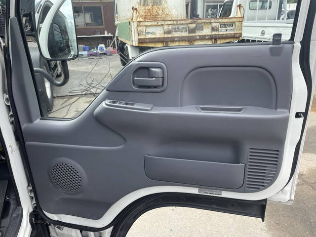 いすゞエルフ冷凍車（冷蔵車）小型（2t・3t）[写真27]