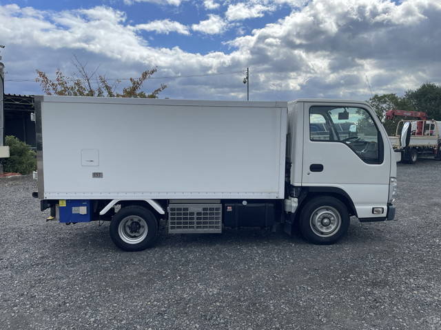 いすゞエルフ冷凍車（冷蔵車）小型（2t・3t）[写真07]
