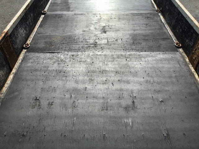 いすゞエルフ平ボディ小型（2t・3t）[写真13]