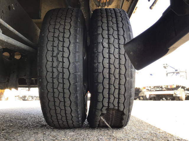 いすゞエルフ平ボディ小型（2t・3t）[写真20]