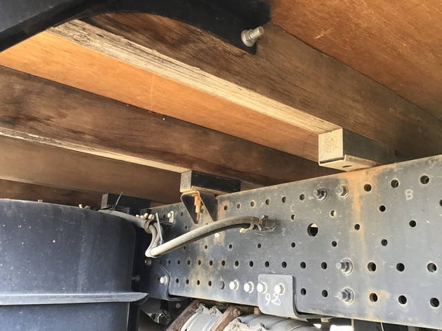 いすゞエルフ平ボディ小型（2t・3t）[写真23]