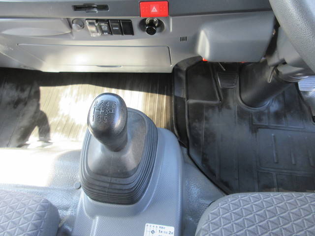 いすゞエルフアルミバン小型（2t・3t）[写真20]