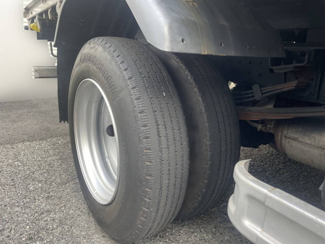 三菱ふそうキャンター平ボディ小型（2t・3t）[写真11]