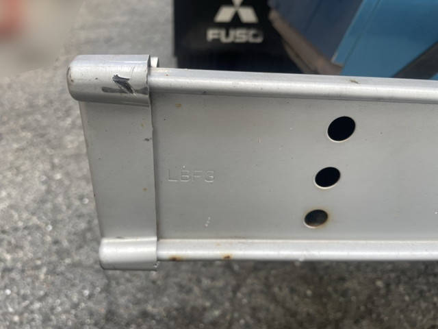 三菱ふそうキャンター平ボディ小型（2t・3t）[写真12]