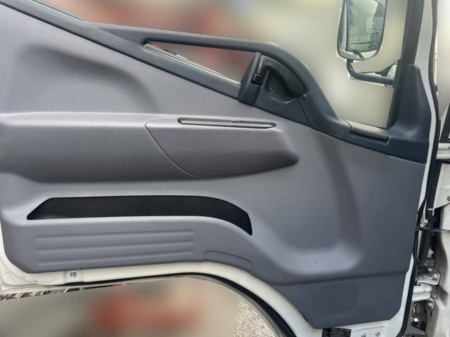 三菱ふそうキャンター平ボディ小型（2t・3t）[写真20]