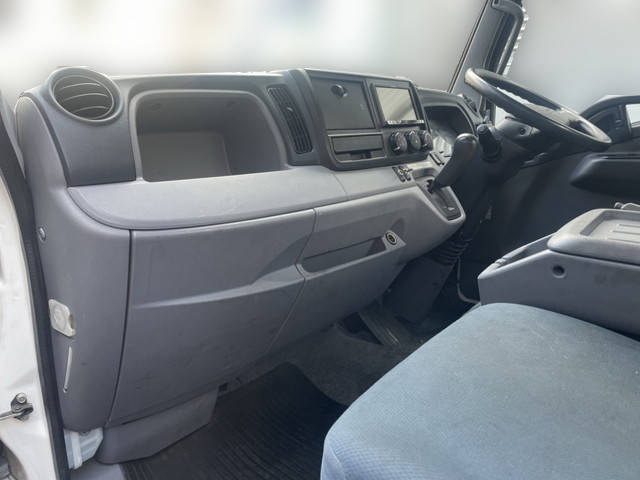 三菱ふそうキャンター平ボディ小型（2t・3t）[写真24]