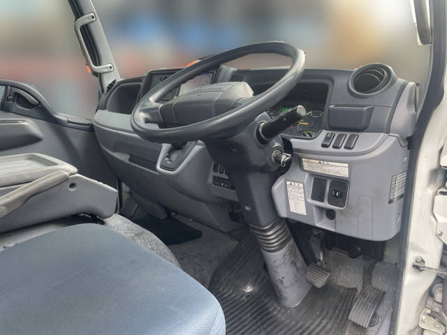 三菱ふそうキャンター平ボディ小型（2t・3t）[写真25]