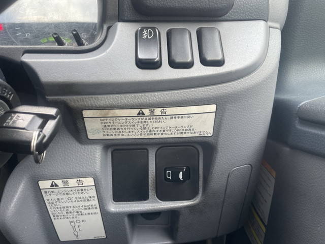 三菱ふそうキャンター平ボディ小型（2t・3t）[写真33]