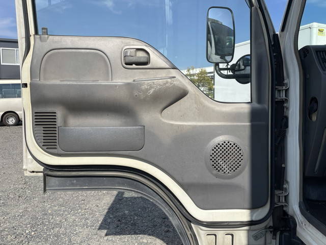 いすゞエルフ冷凍車（冷蔵車）小型（2t・3t）[写真25]