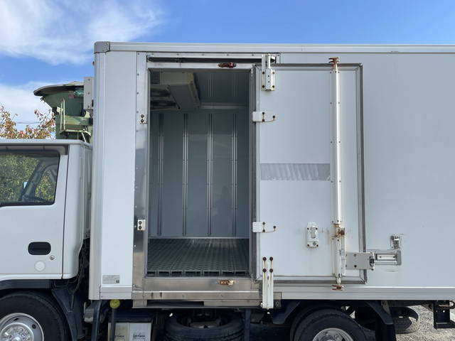 いすゞエルフ冷凍車（冷蔵車）小型（2t・3t）[写真06]