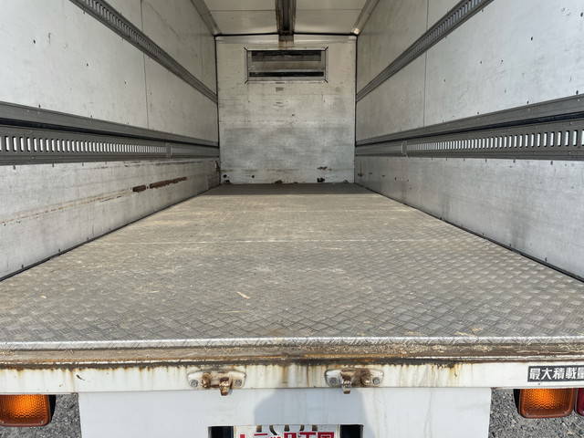 三菱ふそうファイター冷蔵冷凍ウイング中型（4t）[写真13]