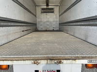 三菱ふそうファイター冷蔵冷凍ウイング中型（4t）[写真13]