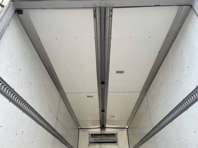 三菱ふそうファイター冷蔵冷凍ウイング中型（4t）[写真14]