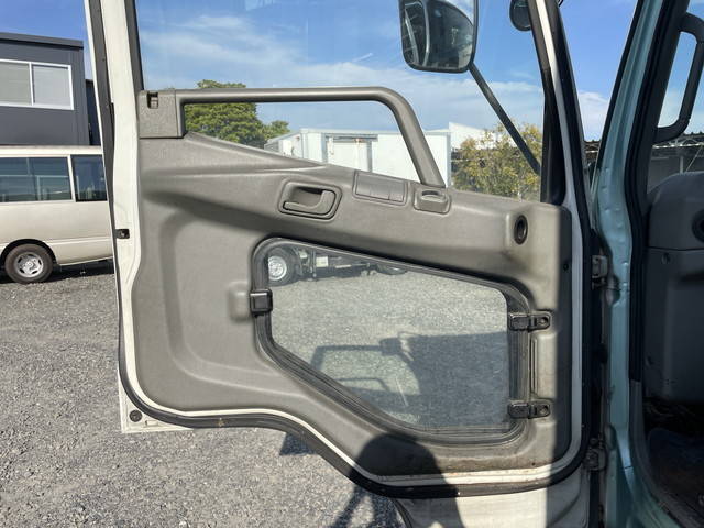三菱ふそうファイター冷蔵冷凍ウイング中型（4t）[写真23]