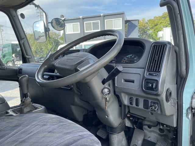 三菱ふそうファイター冷蔵冷凍ウイング中型（4t）[写真28]