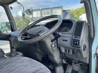 三菱ふそうファイター冷蔵冷凍ウイング中型（4t）[写真28]