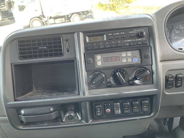 三菱ふそうファイター冷蔵冷凍ウイング中型（4t）[写真34]