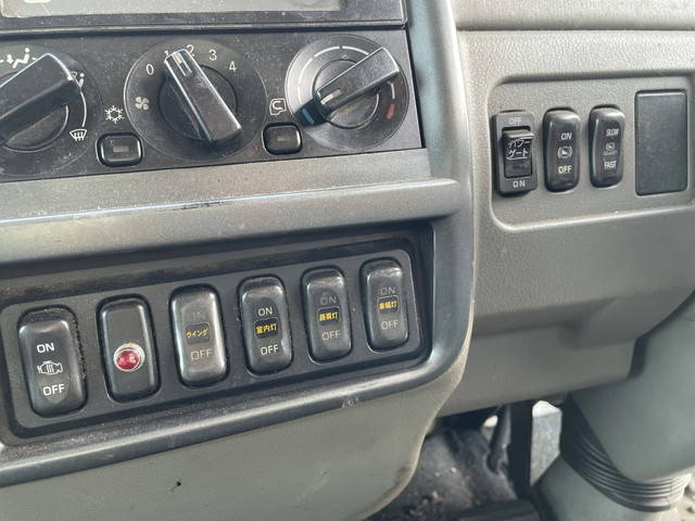 三菱ふそうファイター冷蔵冷凍ウイング中型（4t）[写真36]