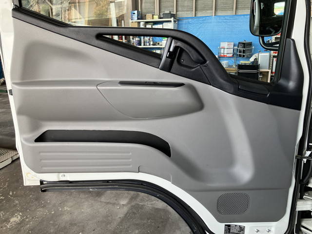 三菱ふそうキャンタークレーン3段小型（2t・3t）[写真26]