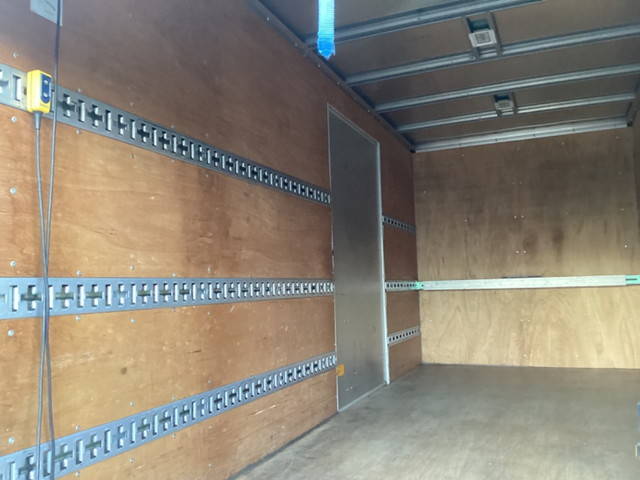 三菱ふそうキャンターアルミバン小型（2t・3t）[写真12]