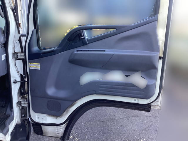 三菱ふそうキャンターアルミバン小型（2t・3t）[写真28]
