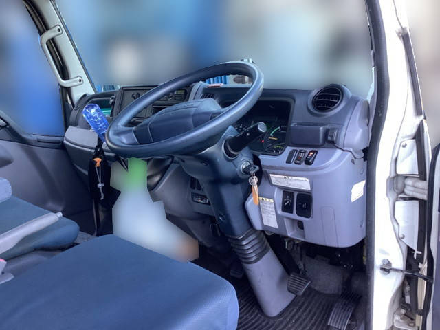 三菱ふそうキャンターアルミバン小型（2t・3t）[写真30]