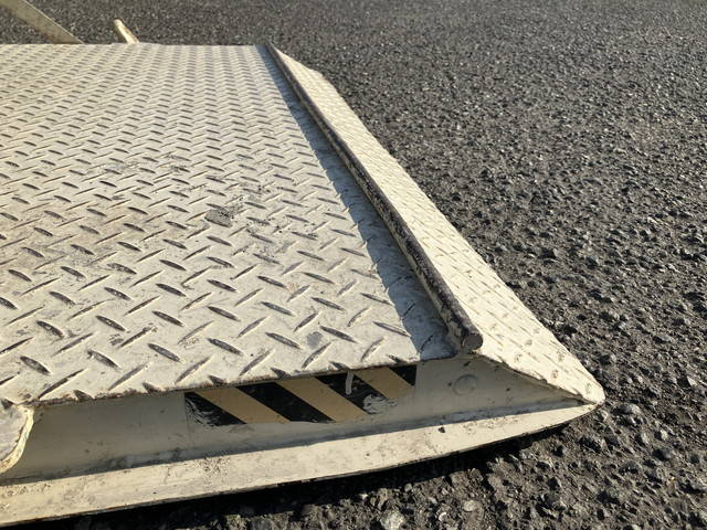 いすゞエルフ平ボディ小型（2t・3t）[写真16]