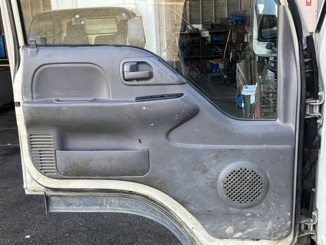 いすゞエルフ平ボディ小型（2t・3t）[写真28]