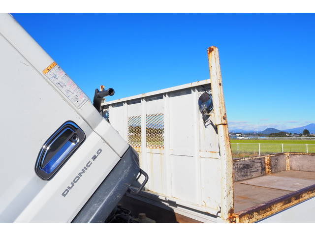 三菱ふそうキャンター平ボディ小型（2t・3t）[写真24]