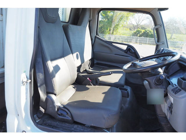 三菱ふそうキャンター平ボディ小型（2t・3t）[写真28]