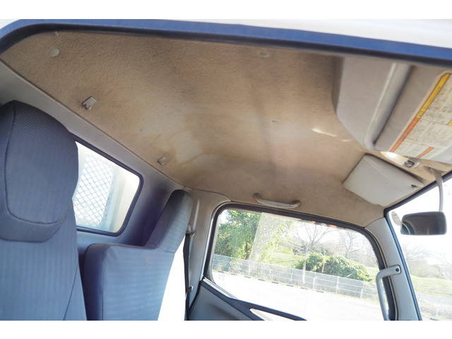 三菱ふそうキャンター平ボディ小型（2t・3t）[写真30]