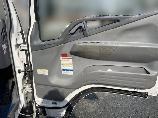 三菱ふそうキャンタークレーン3段小型（2t・3t）[写真30]