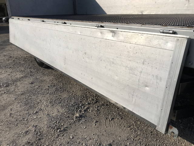 いすゞエルフアルミブロック小型（2t・3t）[写真11]