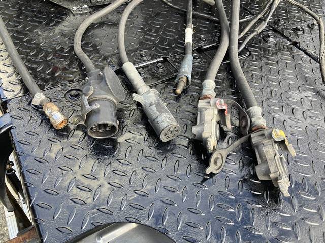 日野プロフィアトレーラーヘッド（トラクターヘッド）大型（10t）[写真14]