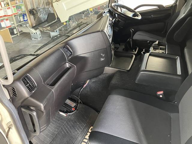 日野プロフィアトレーラーヘッド（トラクターヘッド）大型（10t）[写真28]