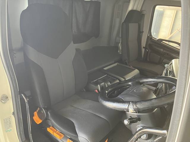 日野プロフィアトレーラーヘッド（トラクターヘッド）大型（10t）[写真31]