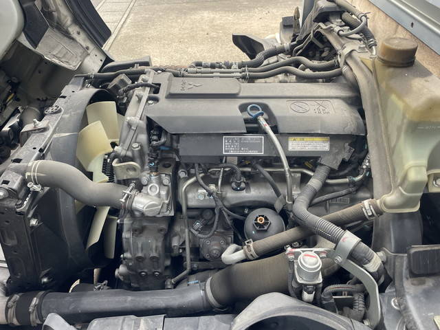 三菱ふそうキャンター平ボディ小型（2t・3t）[写真13]